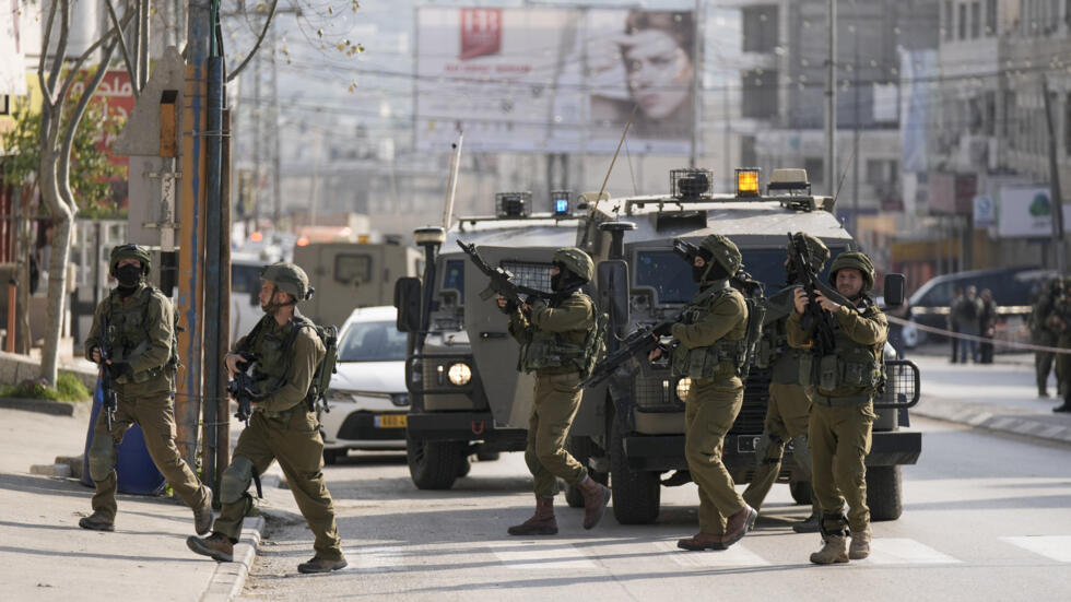 Les soldats d’occupation attaquent et blessent quatre Palestiniens à Jénine