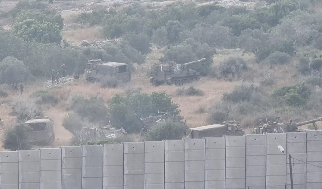 L'occupation israélienne déploie ses chars derrière le mur de séparation près de Tulkarem