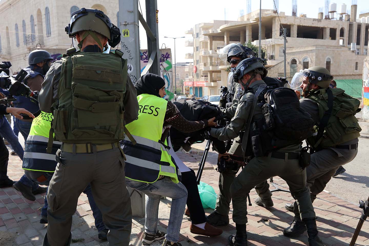 WAFA : 41 violations israéliennes contre des journalistes le mois dernier